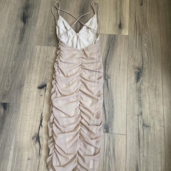 Michael Costello Revolve Fiji Midi Dress Size Small Taupe Bodycon Ruched Stretch - Picture 8 of 8